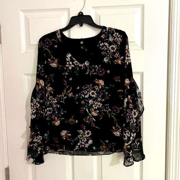 IZ Byer Stunning Floral on Black  Ruffle Bell Sleeve Blouse Size M - Picture 5 of 16